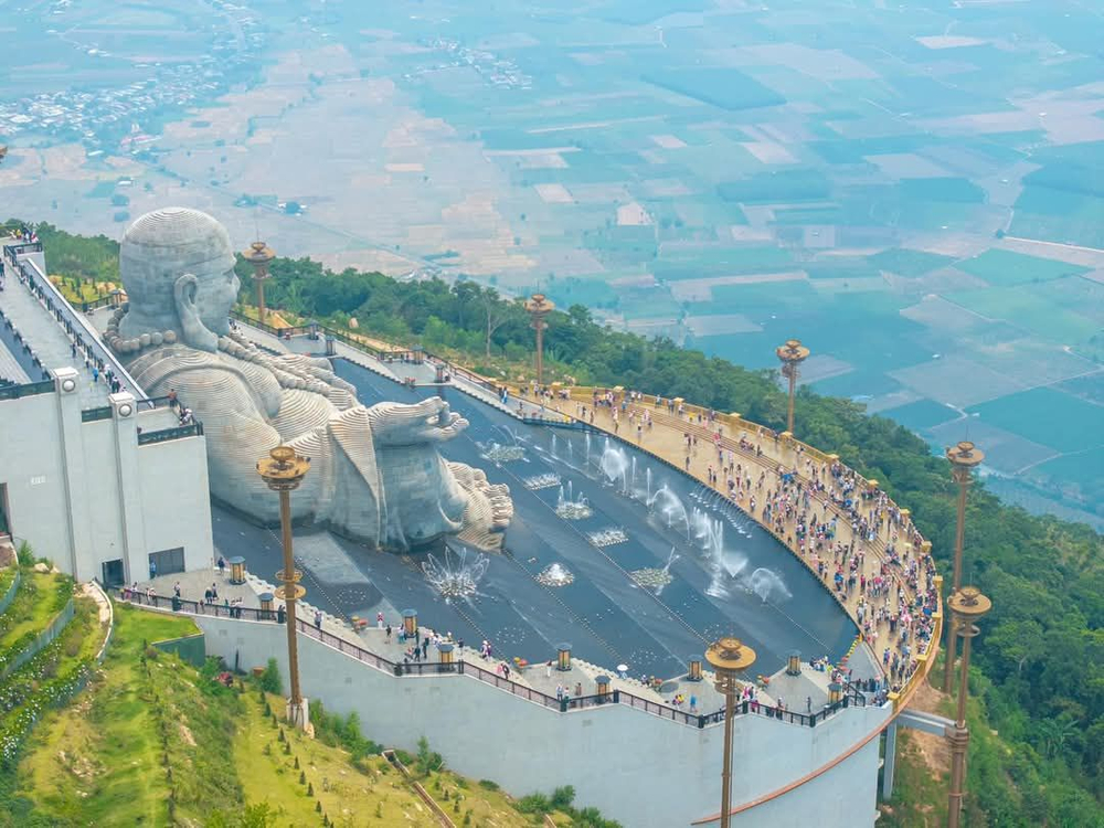 Núi Bà Đen có nhiều vị trí tuyệt đẹp để vãn cảnh